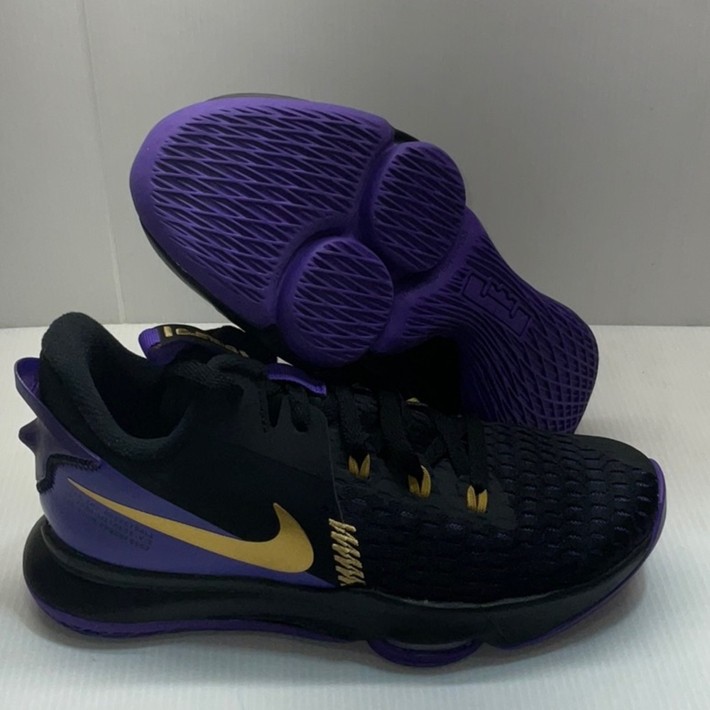 Nike men Lebron witness v size 8.5